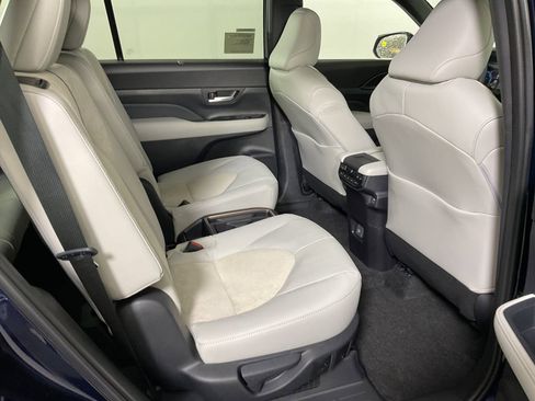 New 2026 Toyota Grand Highlander AWD Hybrid image 25