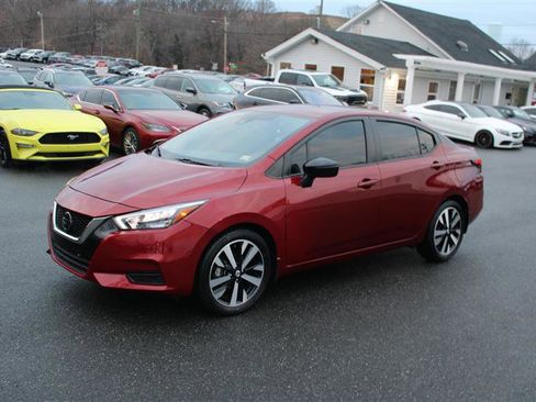 Used 2022 Nissan Versa SR image 4