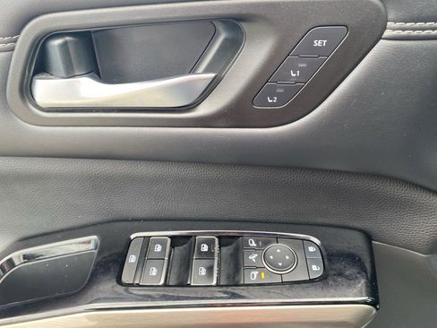 Used 2022 Nissan Pathfinder Platinum w/ Cargo Package image 26