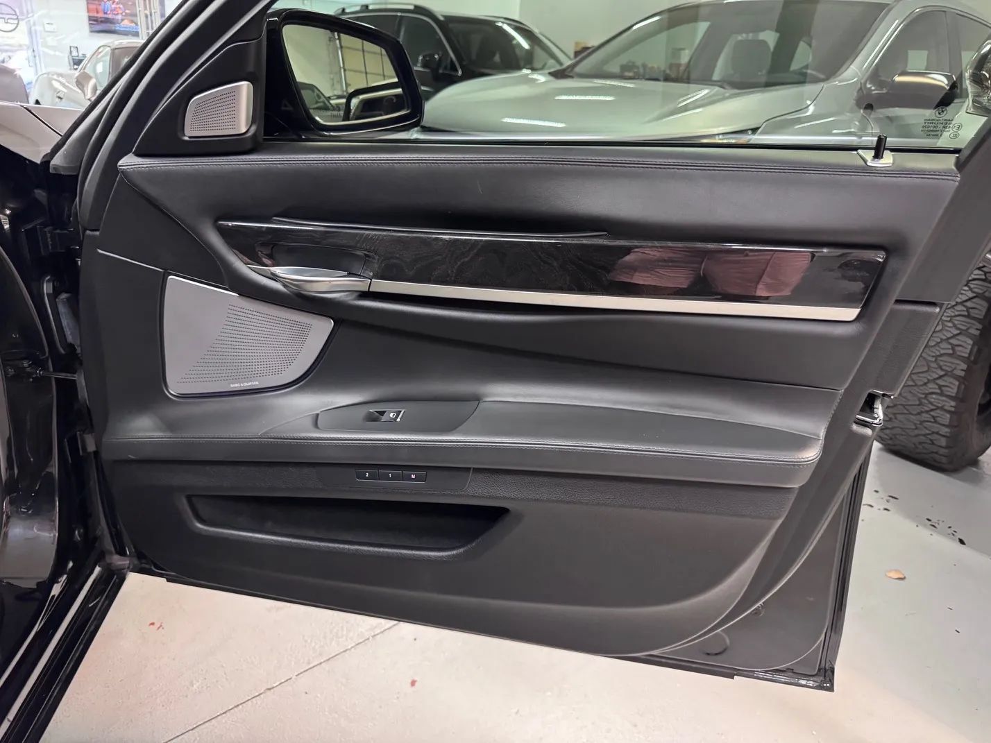 Used 2014 BMW 750Li RWD image 30