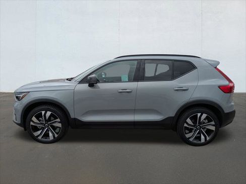Used 2025 Volvo XC40 B5 Ultra w/ Climate Package image 2