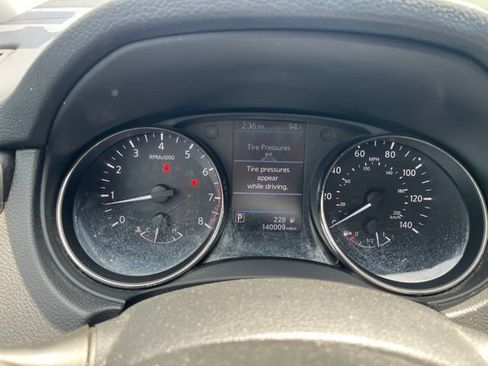 Used 2018 Nissan Rogue SV w/ Premium Package FWD image 12