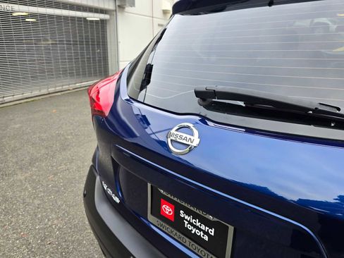 Used 2020 Nissan Kicks SV image 16