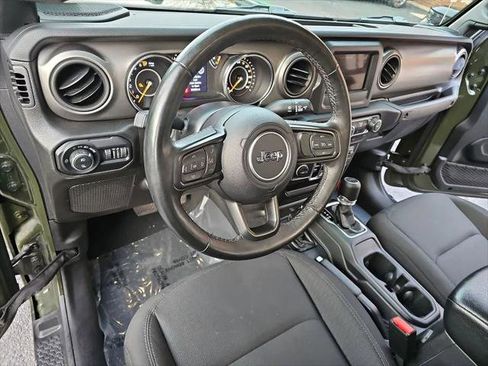 Certified 2022 Jeep Gladiator Sport AWD/4WD image 15