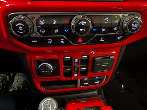 Used 2022 Jeep Gladiator Overland w/ Cold Weather Group AWD/4WD image 15