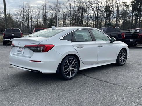 Used 2022 Honda Civic Touring image 5