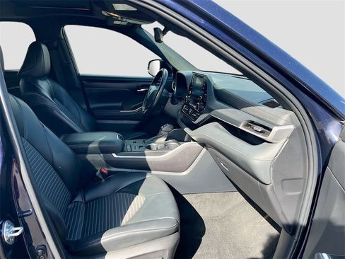 Used 2022 Toyota Highlander XSE image 30