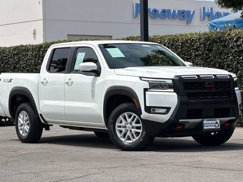 Used 2025 Nissan Frontier Pro-X RWD image 2