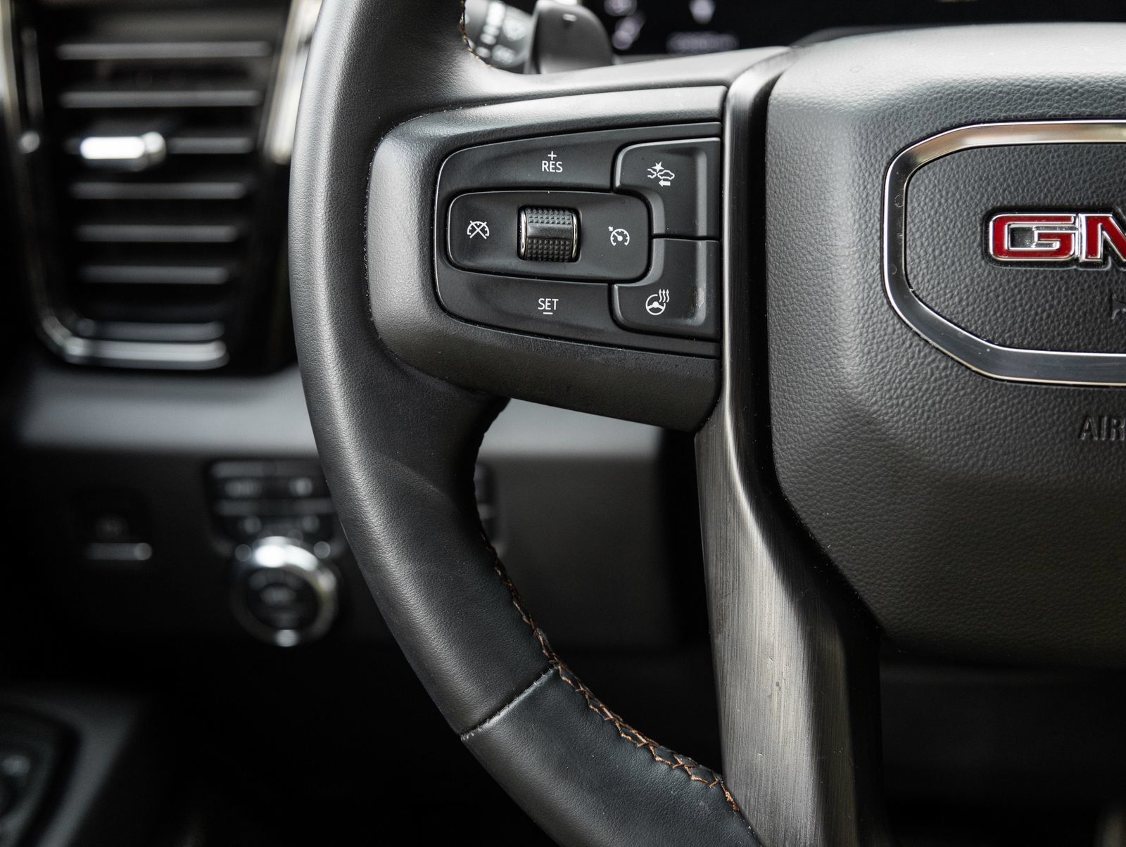 Used 2023 GMC Sierra 1500 AT4 w/ Technology Package AWD/4WD image 15