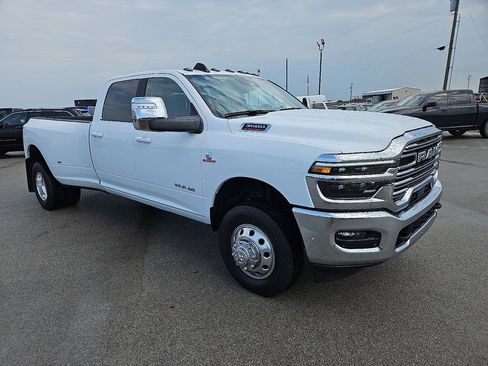 Used 2025 RAM 3500 Laramie AWD/4WD image 10