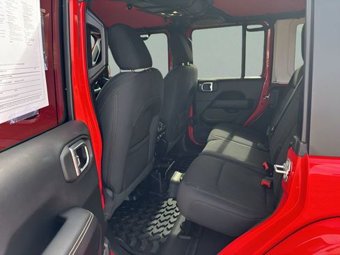 Used 2021 Jeep Wrangler Unlimited Sahara image 9