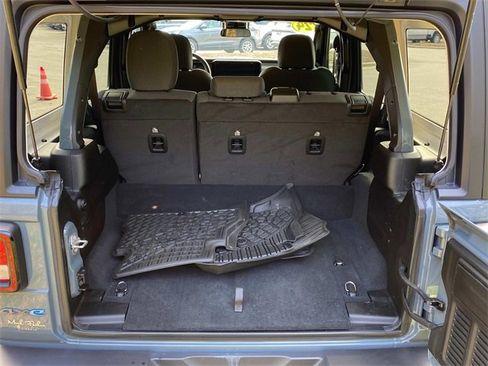 Used 2024 Jeep Wrangler Unlimited image 30