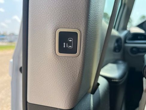Used 2024 Chrysler Pacifica Touring-L FWD image 37
