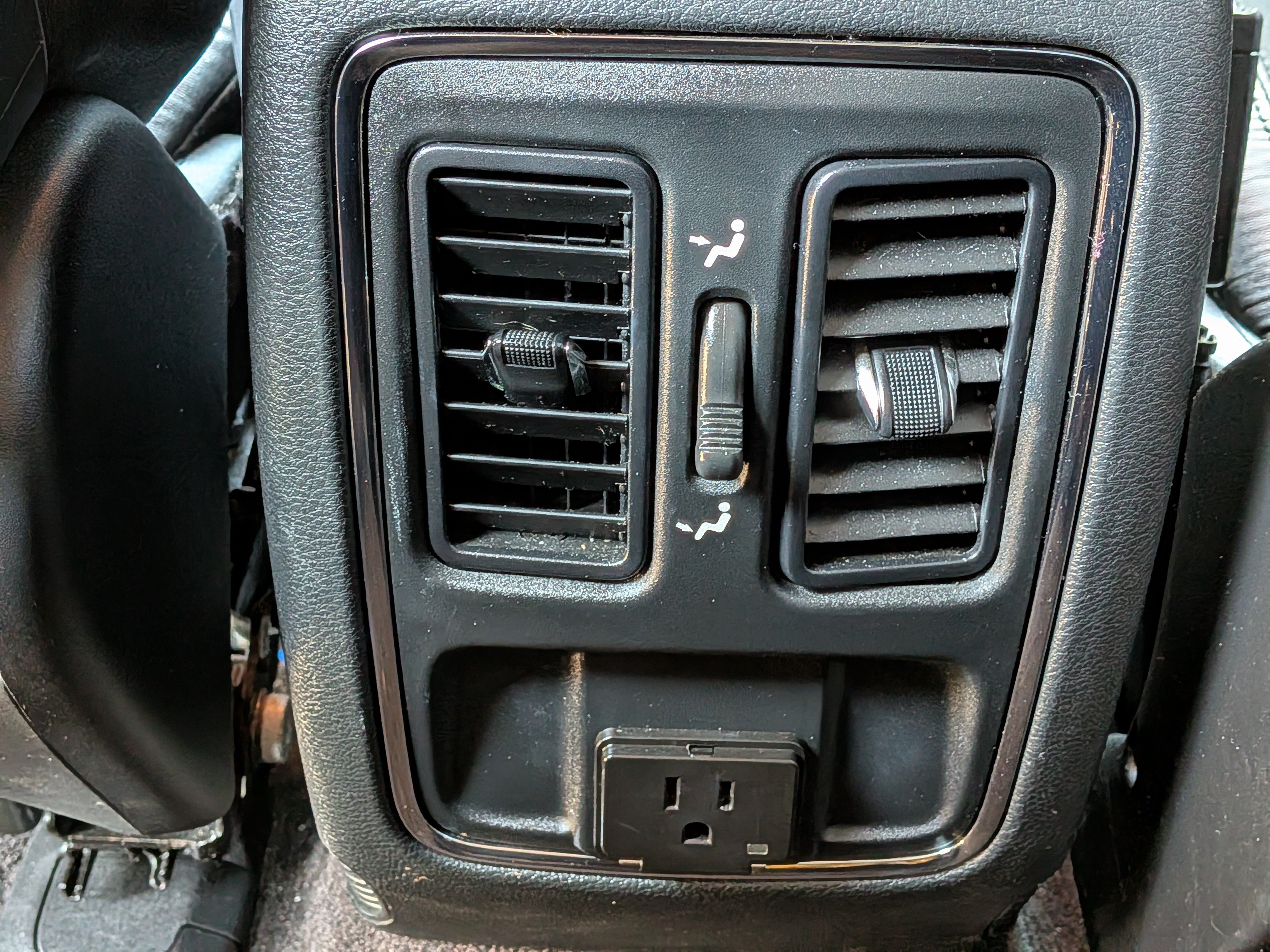 Used 2018 Jeep Grand Cherokee Altitude RWD image 18