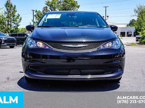 Used 2023 Chrysler Voyager LX FWD image 8
