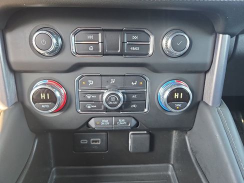 Used 2024 GMC Yukon SLE image 25