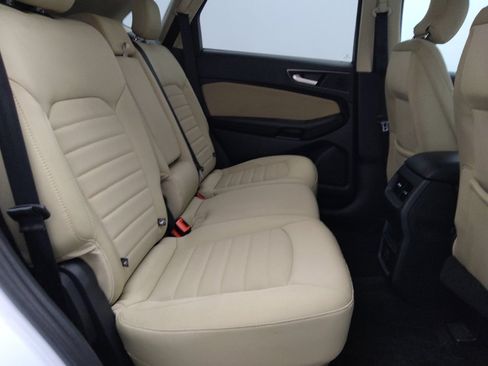 Used 2018 Ford Edge SE FWD image 19
