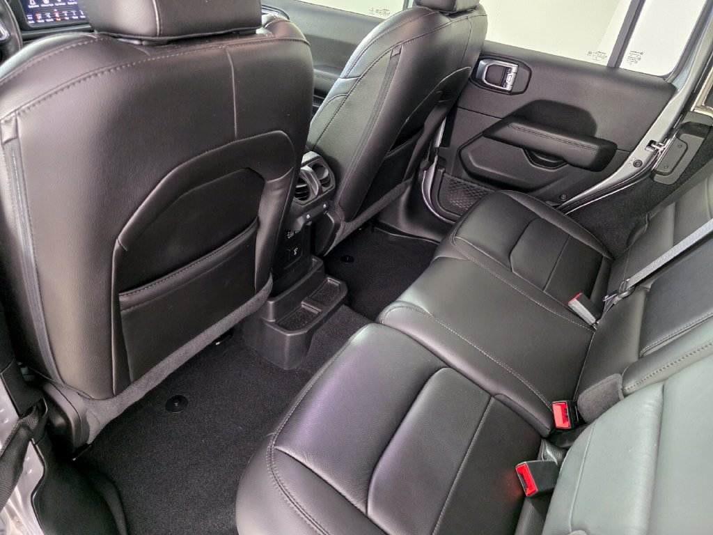 Used 2021 Jeep Wrangler Unlimited Sahara AWD/4WD image 15