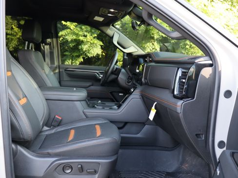 Used 2026 GMC Sierra 2500 AT4 w/ AT4 Premium Plus Package AWD/4WD image 36