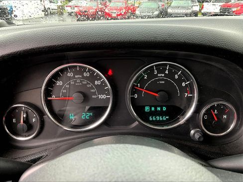 Used 2015 Jeep Wrangler Unlimited Rubicon AWD/4WD image 13