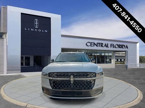 New 2026 Lincoln Navigator Reserve w/ Jet Appearance Package image 2