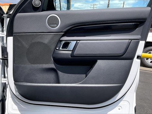 Certified 2025 Land Rover Discovery S AWD/4WD image 21