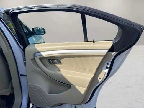 Used 2015 Ford Taurus SEL w/ Equipment Group 201A image 38