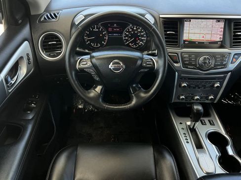 Used 2020 Nissan Pathfinder SL FWD image 16