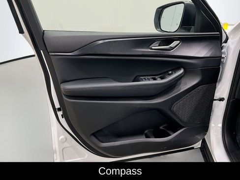 New 2025 Jeep Grand Cherokee Laredo w/ Luxury Tech Group I image 15