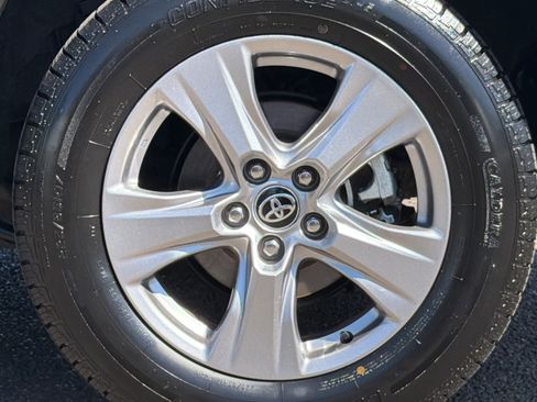 Certified 2025 Toyota RAV4 XLE AWD/4WD image 26