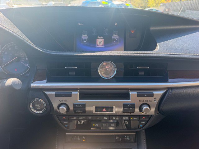Used 2016 Lexus ES 350 w/ Premium Package w/Wood Trim FWD image 11