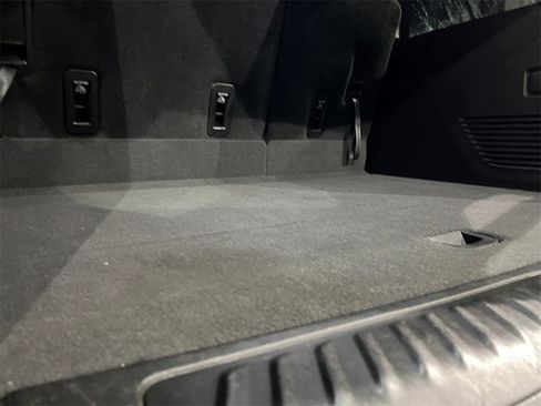 Used 2023 Chevrolet Suburban LT image 6