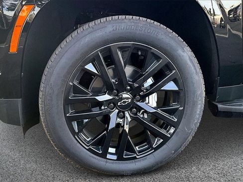 New 2025 Chevrolet Suburban Premier image 11