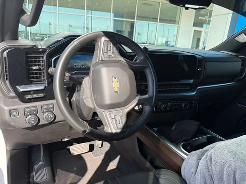 Used 2024 Chevrolet Silverado 2500 High Country w/ High Country Premium Package AWD/4WD image 18