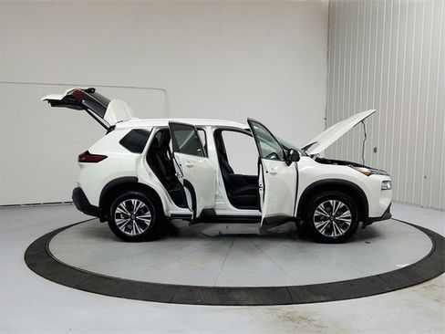 Used 2021 Nissan Rogue SV w/ Premium Package image 16