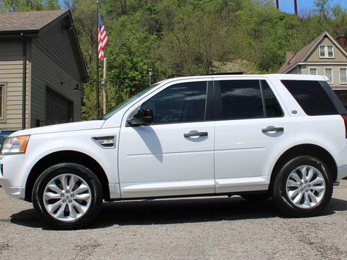 Used 2011 Land Rover LR2 HSE AWD/4WD image 4