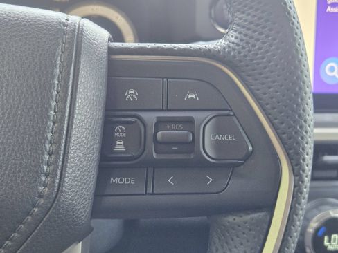 Used 2025 Toyota Tacoma Limited AWD/4WD image 26