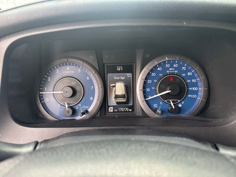 Used 2015 Toyota Sienna XLE w/ XLE Navigation Package image 11