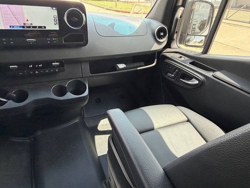 Used 2024 Mercedes-Benz Sprinter 2500 image 18