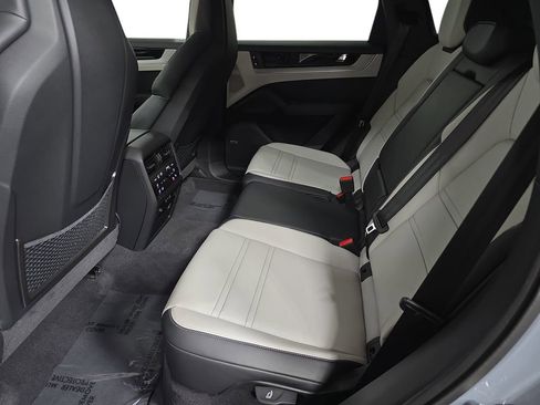 New 2026 Porsche Cayenne S image 24