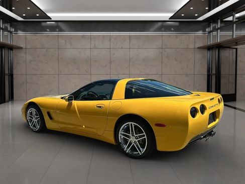 Used 2002 Chevrolet Corvette Coupe w/ Preferred Equipment Group2 RWD image 3