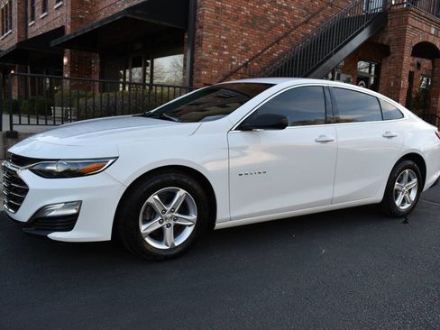 Used 2020 Chevrolet Malibu LS image 2