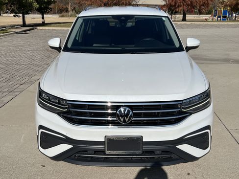 Certified 2023 Volkswagen Tiguan SE image 3