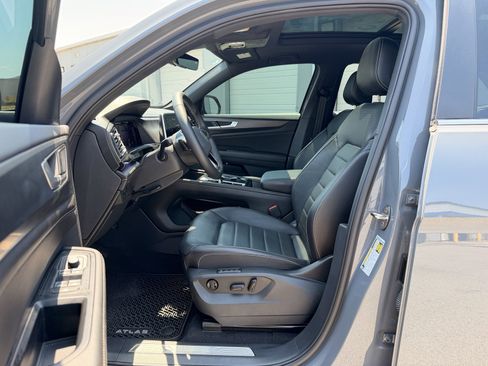 Used 2024 Volkswagen Atlas Cross Sport SEL AWD/4WD image 14
