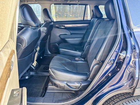 Used 2023 Toyota Highlander Platinum image 21