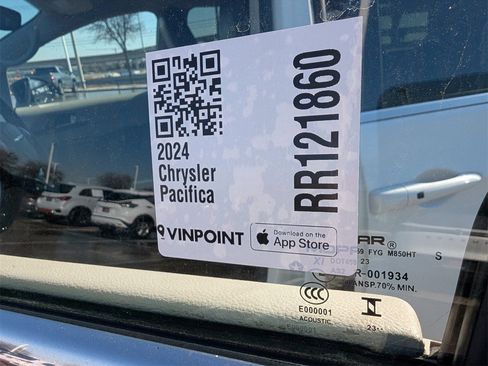 Used 2024 Chrysler Pacifica Limited image 28