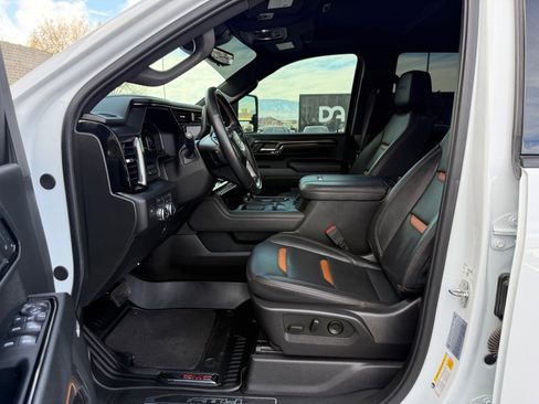 Used 2024 GMC Sierra 2500 AT4 w/ AT4 Premium Plus Package image 9