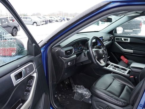 Certified 2022 Ford Explorer XLT w/ Equipment Group 202A image 15