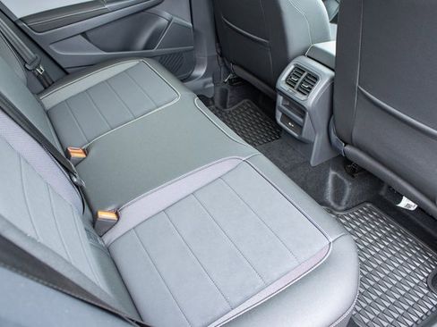 Used 2024 Volkswagen Taos SE image 34