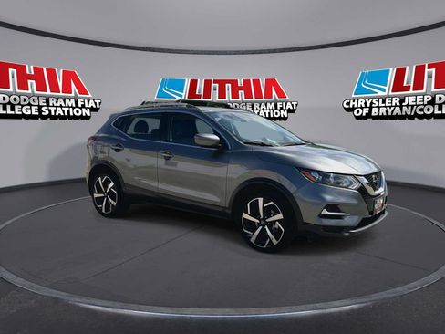 Used 2022 Nissan Rogue Sport SL AWD/4WD image 2